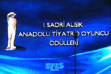 1. Sadri Al���k Anadolu Tiyatro Oyuncu �d�lleri verildi. Devlet Tiyatrolar�na �d�l ya�d�.