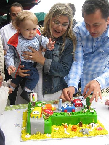 Erim Aytekin doğum günü: 31 Mayıs 2009 İstanbul, Erim bebek annesi Nur + babası Gökhan Aytekin  